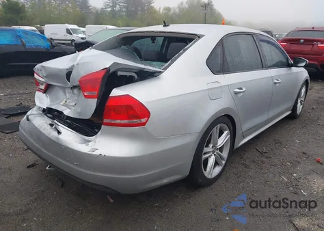 2012 Volkswagen Passat 2.5L S z USA, uszkodzony, nr VIN 1VWAP7A38CC026671